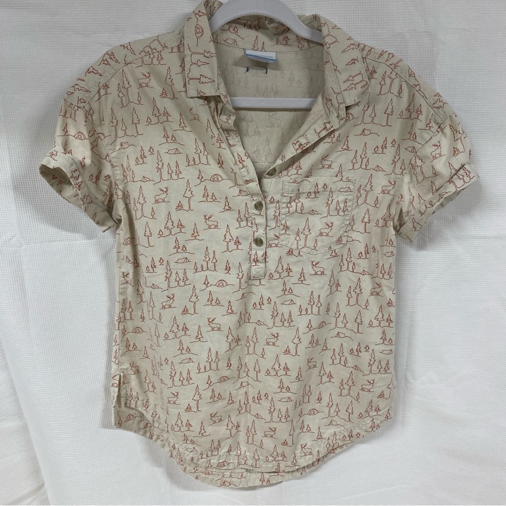 Columbia Camping Beige Short Sleeve Shirt with Red Print